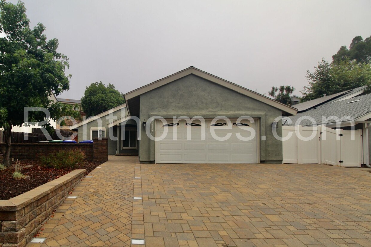 Primary Photo - Scripps Ranch, 11012 Ironwood Rd, 16 Solar...