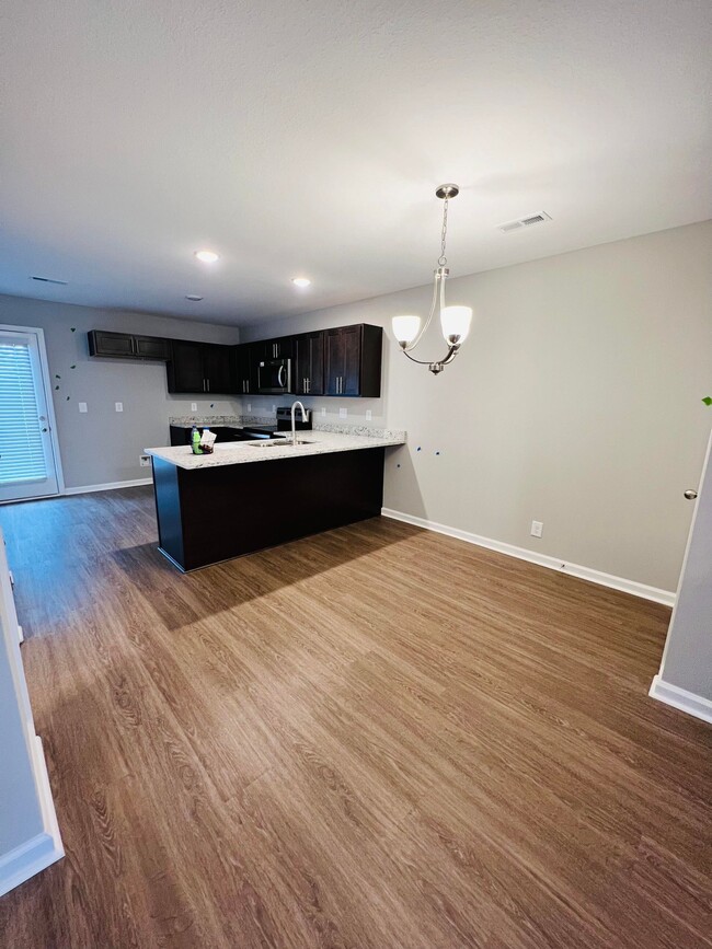 Beautiful cabinets & countertops - 242 Woodland Valley Ln