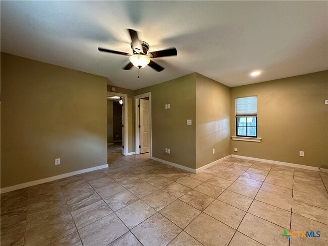 Foto del edificio - 818 W Hopkins St