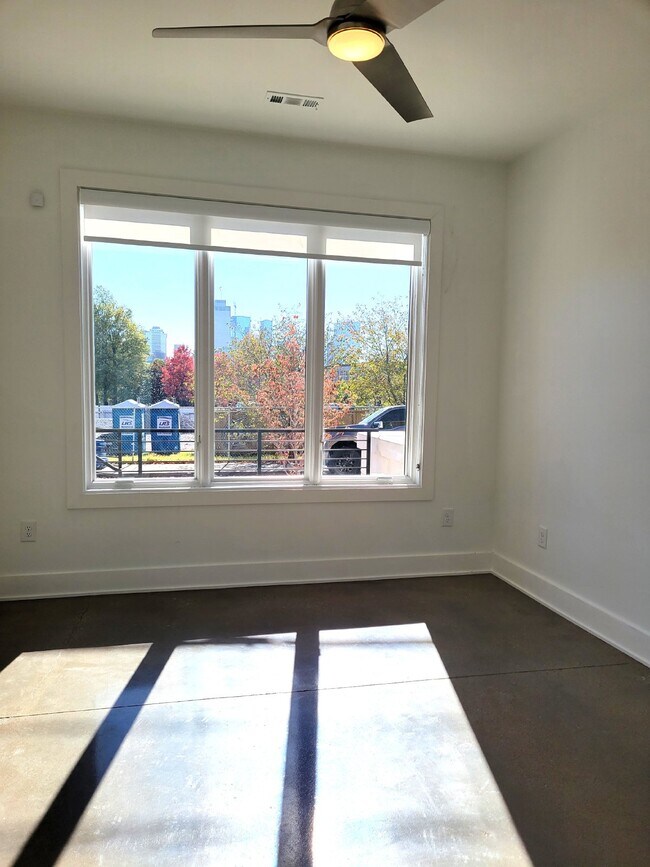 Foto del edificio - Experience Historic Germantown: Spacious 3-Bedroom Home with Rooftop overlooking Nashville!