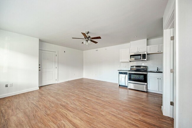 Building Photo - 306 E 30th St
