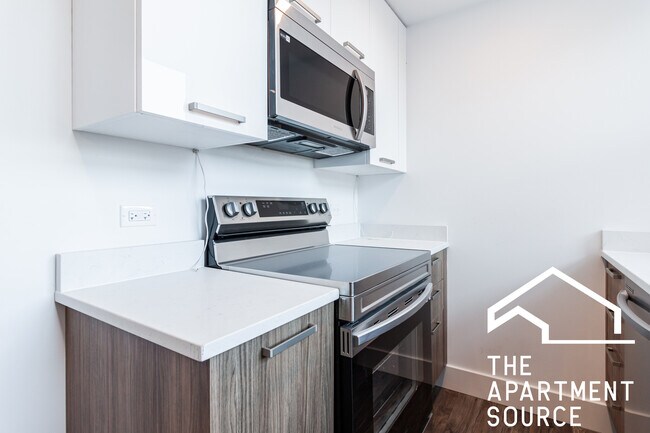 Building Photo - 940 W Carmen Ave