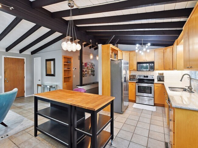 Foto del edificio - 6017 Halifax Ave S