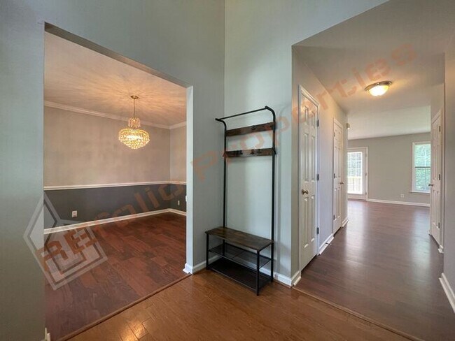 Building Photo - Beautiful 3 Bedroom 2 Car-Garage Home w/ H...