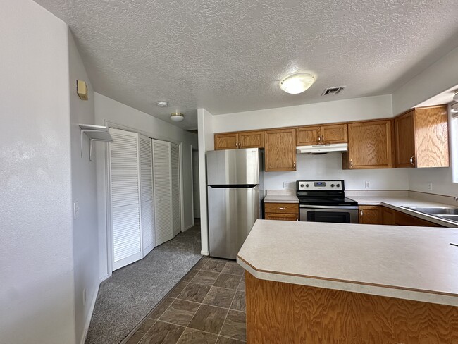 Building Photo - 1063 S 430 E