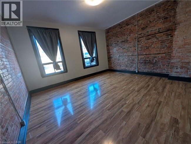Building Photo - 473 King St W