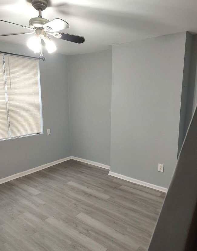 Building Photo - Stunning 2-Bedroom Townhouse in Point Breeze! Available NOW!