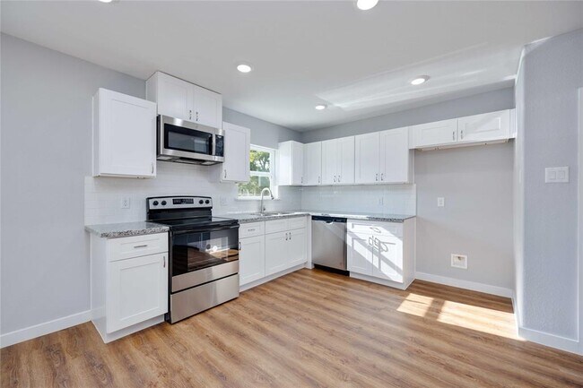Foto del edificio - 6615 Bacher St