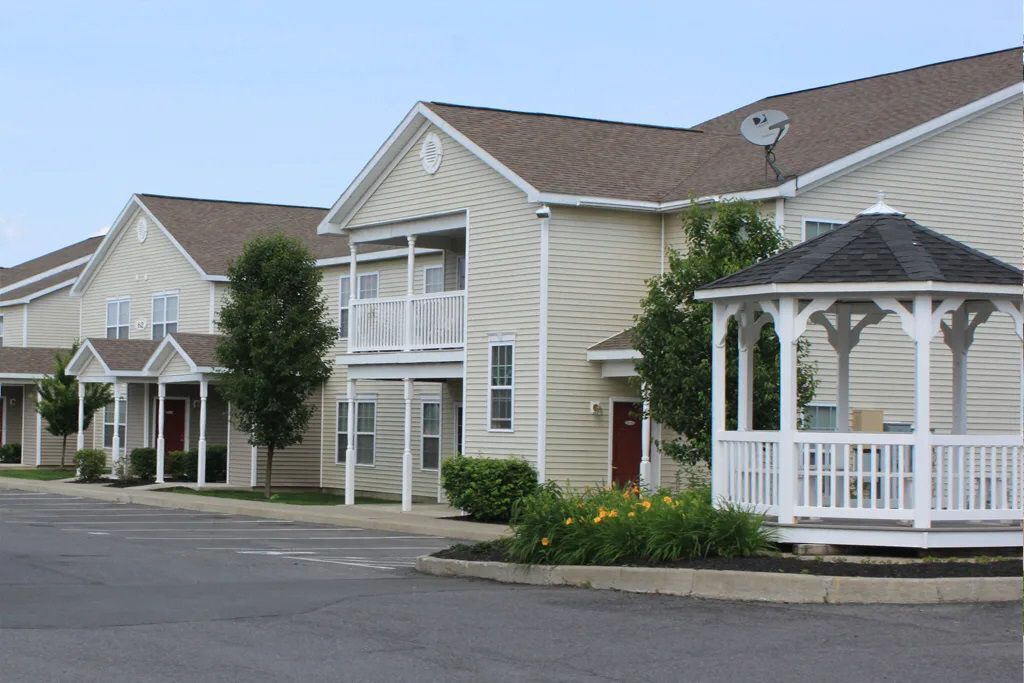 Eagle Rock Apartments & Townhomes at Renss... Apartments in