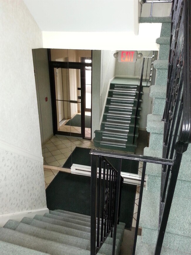 Foto del edificio - 22 69th St