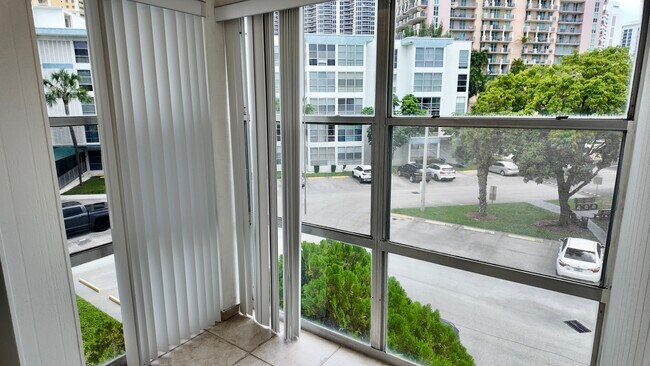 Foto del edificio - 200 177th Dr