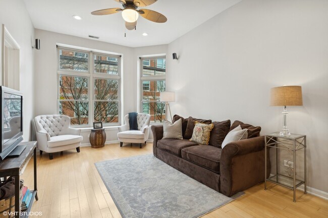Foto del edificio - 1342 N Claremont Ave