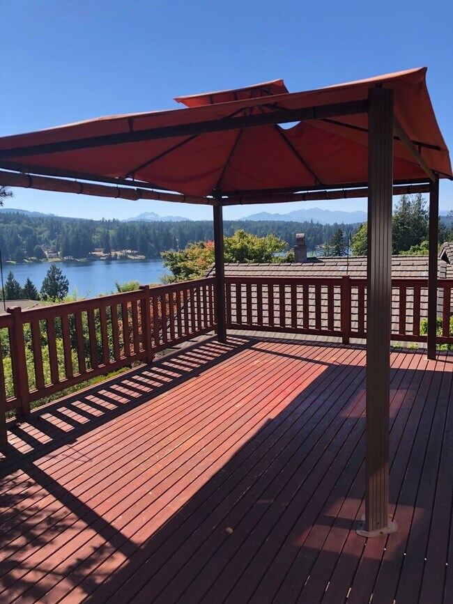 Foto del edificio - UNIQUE RAMBLER with views in Dockside at Kitsap Lake!