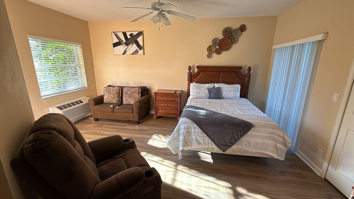 Foto principal - 8294 Mulligan Cir