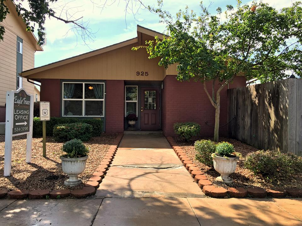 Eagle Trace Apartments 925 W 29th St Wichita, KS Apartments for