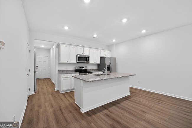 Building Photo - 140 Hazel Dr