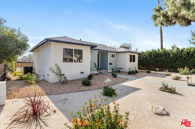 Foto del edificio - 15836 Chatsworth St