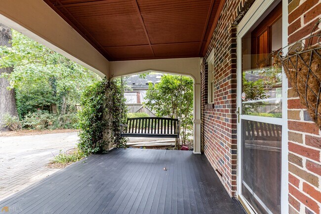 Foto del edificio - 1690 N Rock Springs Rd NE