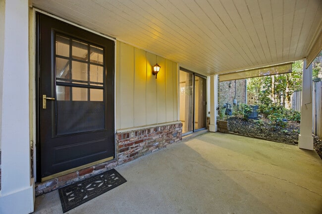 Foto del edificio - 943 Ferncliff Rd NE