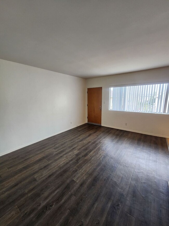 Interior Photo - 1913 11th St - TWO bedrooms AVAILABALE !