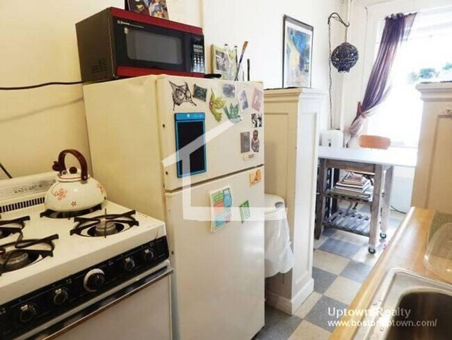 Building Photo - No Brokers Fee, Pets Friendly, Heat, Hot W...