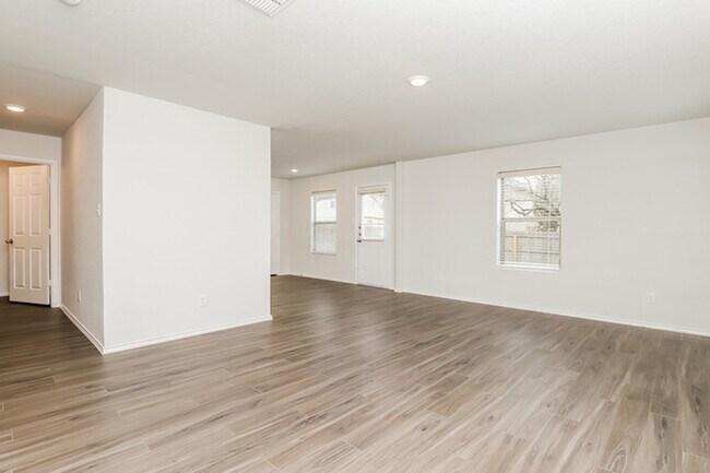 Foto del edificio - 8930 Scarlett Pl