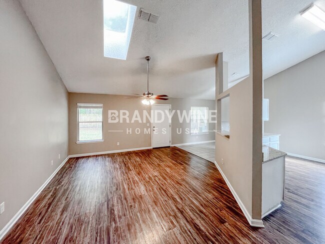 Foto del edificio - 439 Moby Dick Dr N