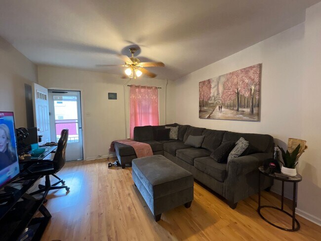 Building Photo - Spacious Allentown 2 bedroom