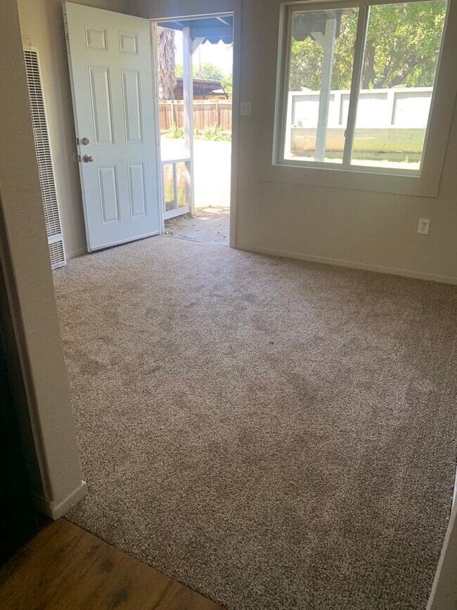 Foto del edificio - 802 Brigham Ave