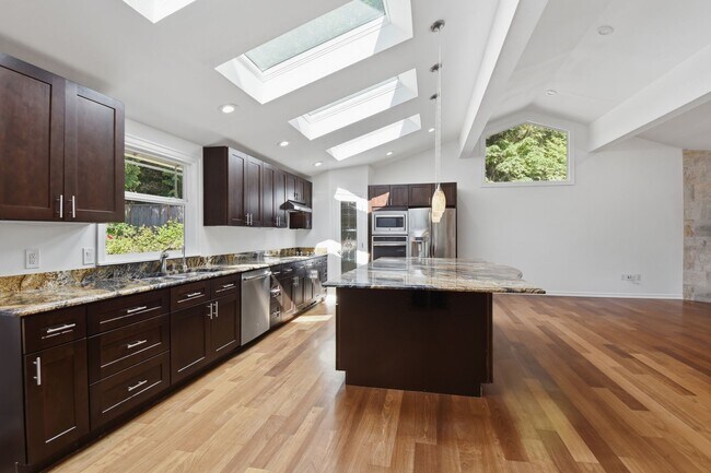 Foto del edificio - 3bd/2.5ba Bellevue Home