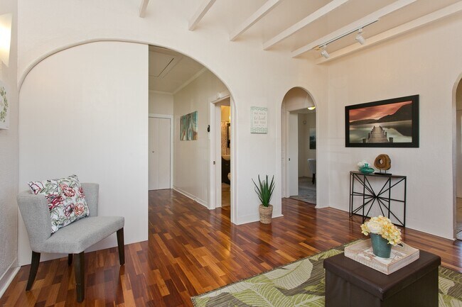 Building Photo - 3609 Leahi Ave
