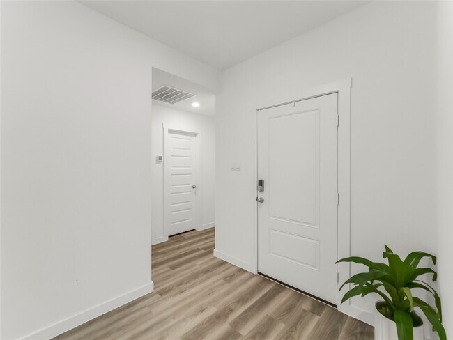 Foto del edificio - 9515 Chelsea St