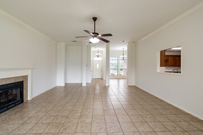 Building Photo - 1375 Selby Phillips Dr