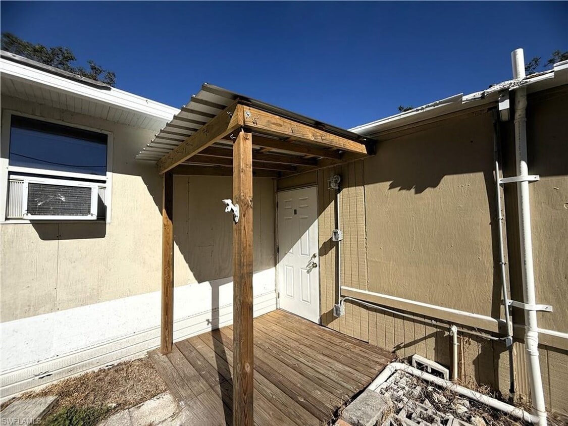 Primary Photo - 8239 Suncoast Dr