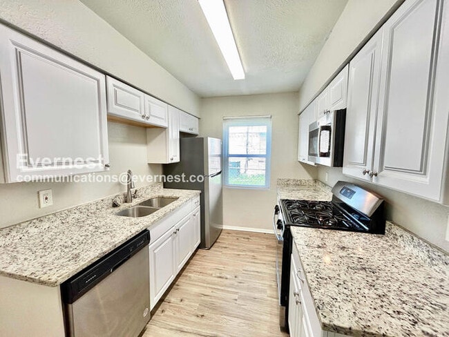 Foto del edificio - 6315 Silvery Moon Dr