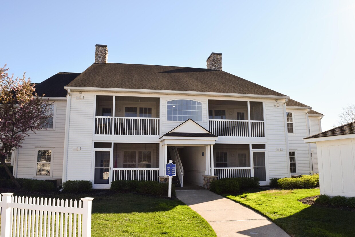 Primary Photo - 2794 S Knightsbridge Cir