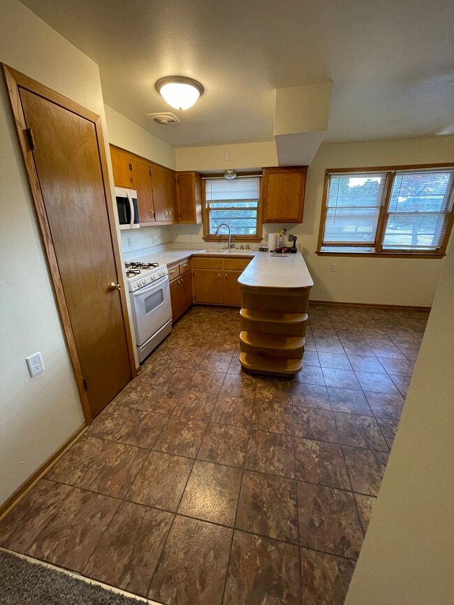 Kitchen /dining area - 2710 S 68th St