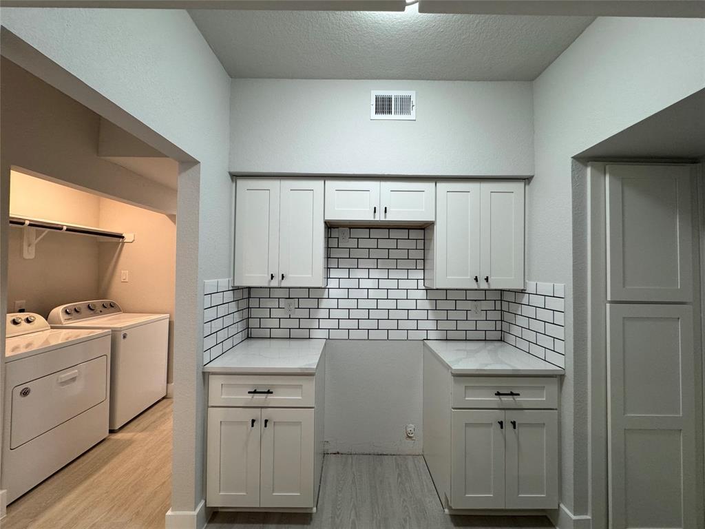 Foto principal - 9803 Club Creek Dr