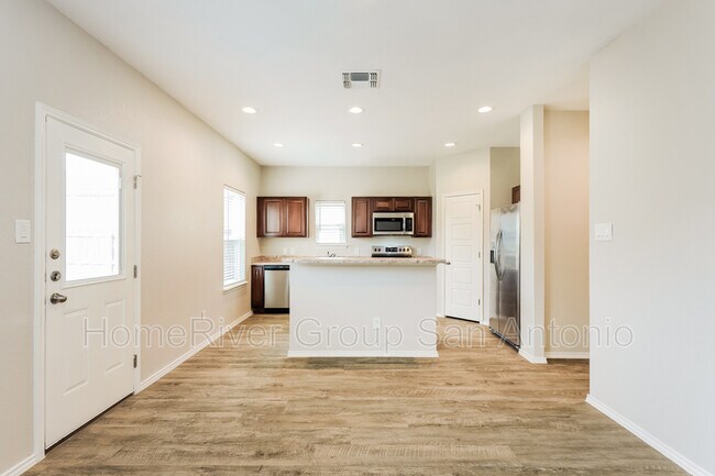 Building Photo - 7511 Rose Robin Run Ct