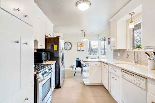 Foto del edificio - 5100 6th Ave NW