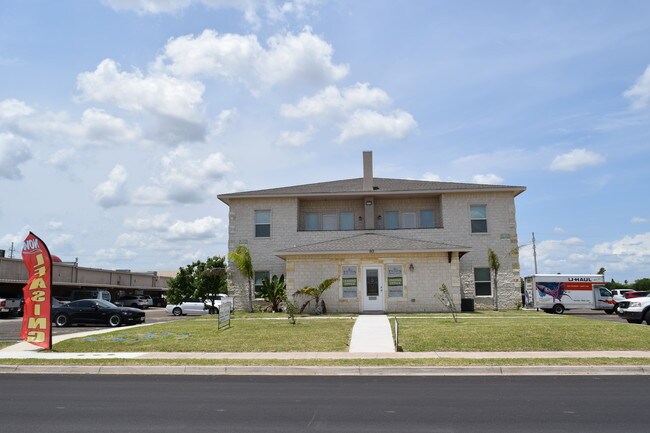 Very Nice Location - 901 E Redbud Ave