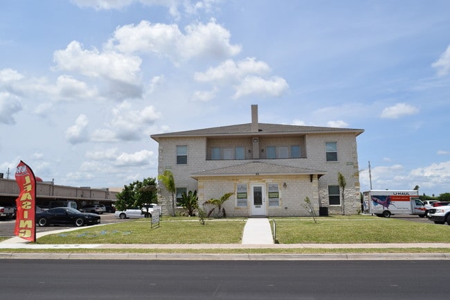 Very Nice Location - 901 E Redbud Ave