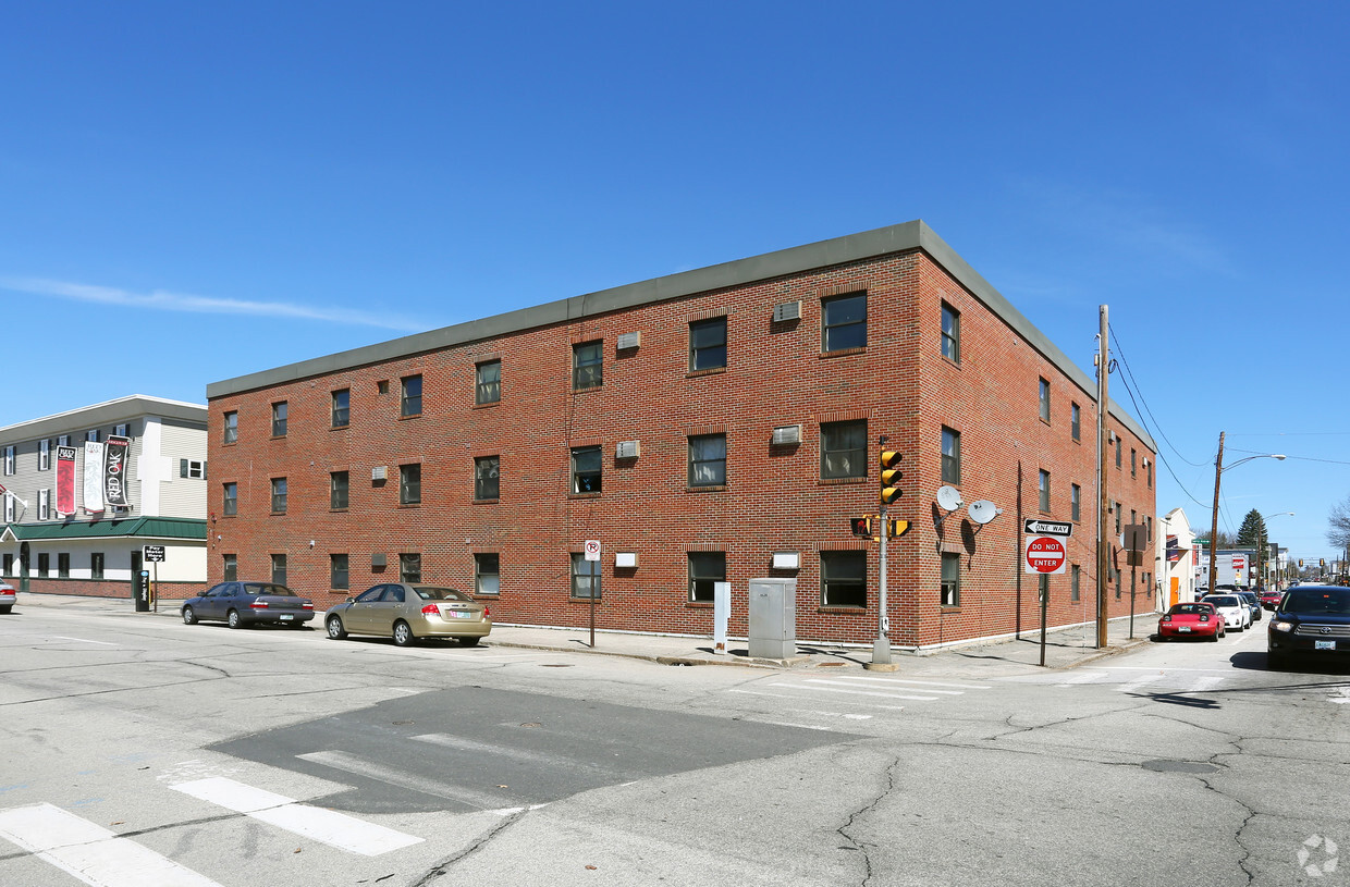 Primary Photo - Lake Avenue Apartments