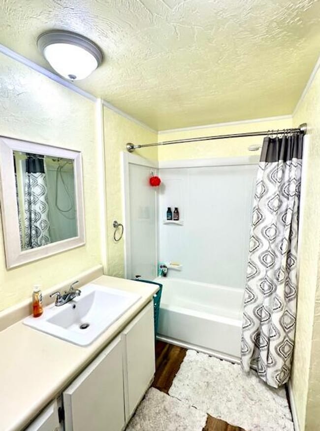 Foto del edificio - 62 Erickson Ave