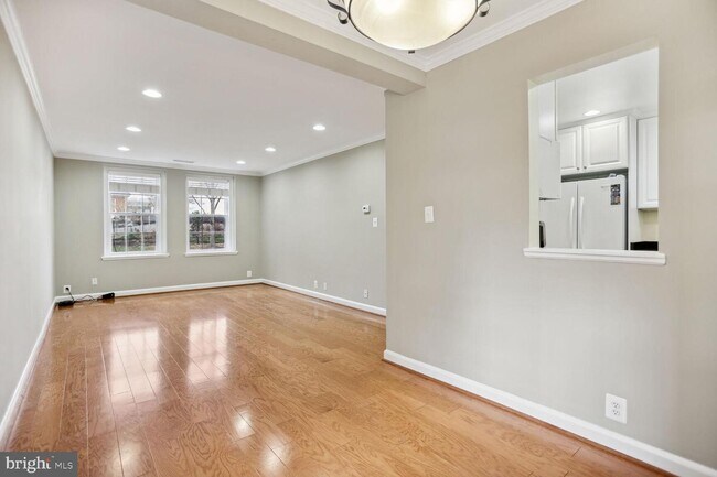 Foto del edificio - 3807 Rodman St NW