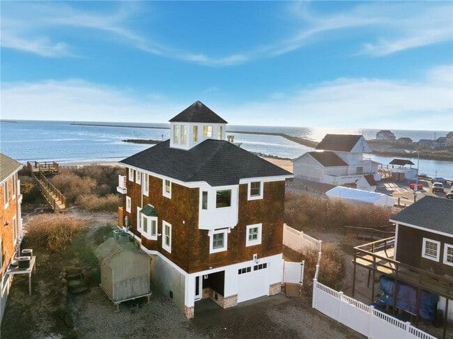 Foto del edificio - 246 Sand Hill Cove Rd