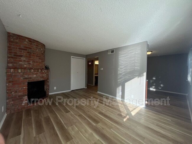 Building Photo - 515 S 2nd St