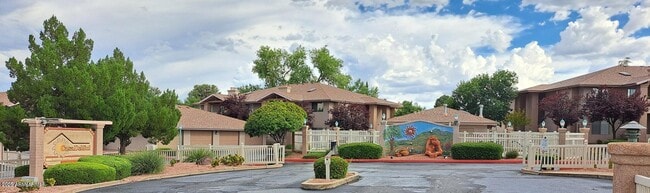 Building Photo - 985 E Mingus Ave