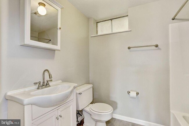 Full Bath - 1022 Johnsville Rd