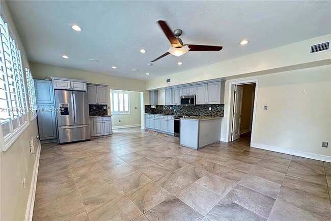 Foto del edificio - 349 Mahogany Dr